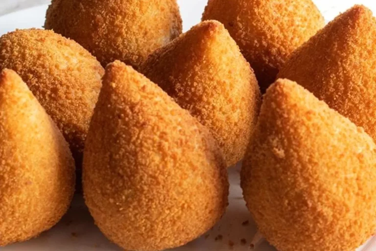 Coxinha com recheio de grão-de-bico uma delícia