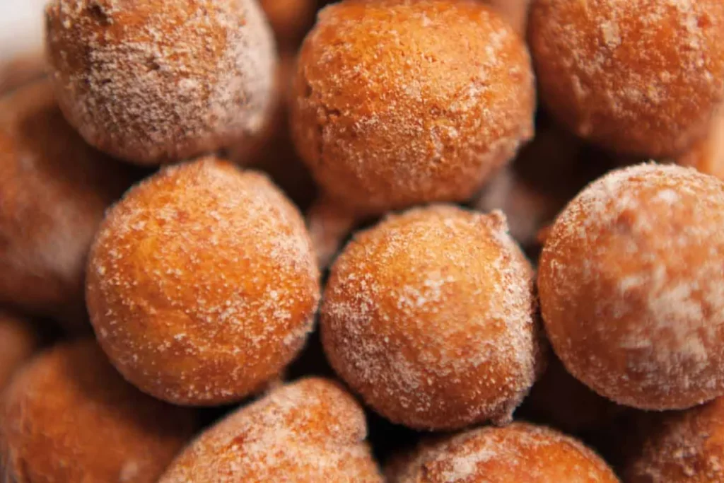 Deliciosa receita de bolinho de chuva para adoçar seu dia